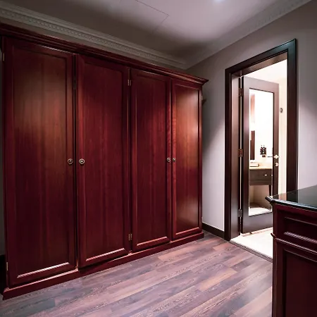 Millennium Hotel Doha Exterior photo A wardrobe